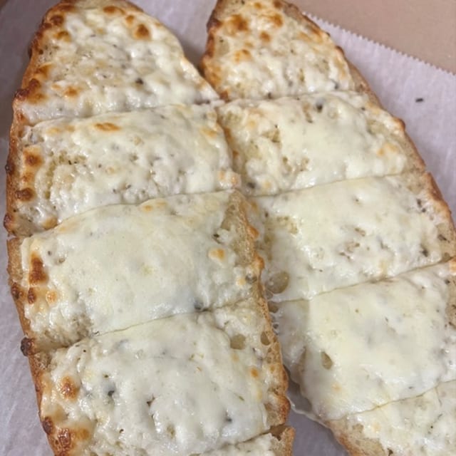 GARLIC BREAD W/ CHEESE.