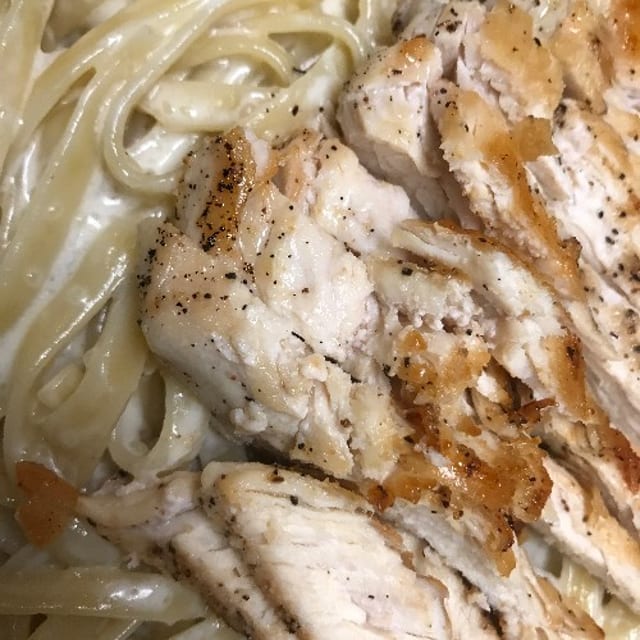 CHICKEN ALFREDO.