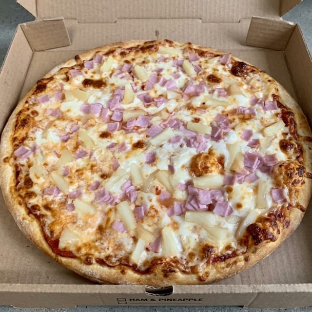 MEDIUM HAWAIIAN PIZZA.