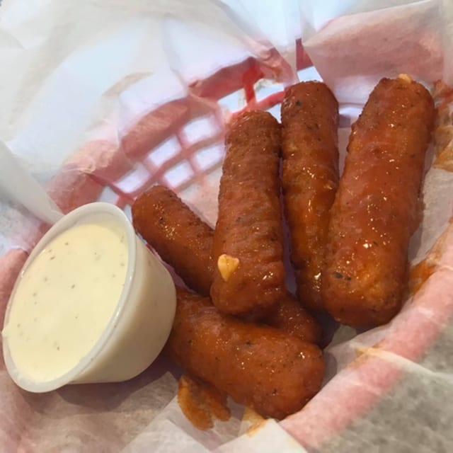 BUFFALO MOZZARELLA STICKS (5).